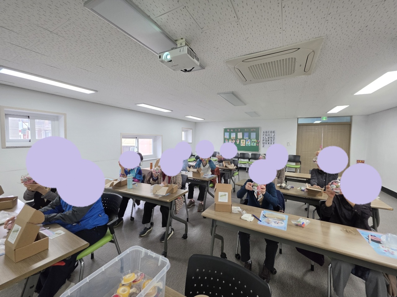 20260414_양정어르신쉼터_태종대가 만든 조각품.jpg